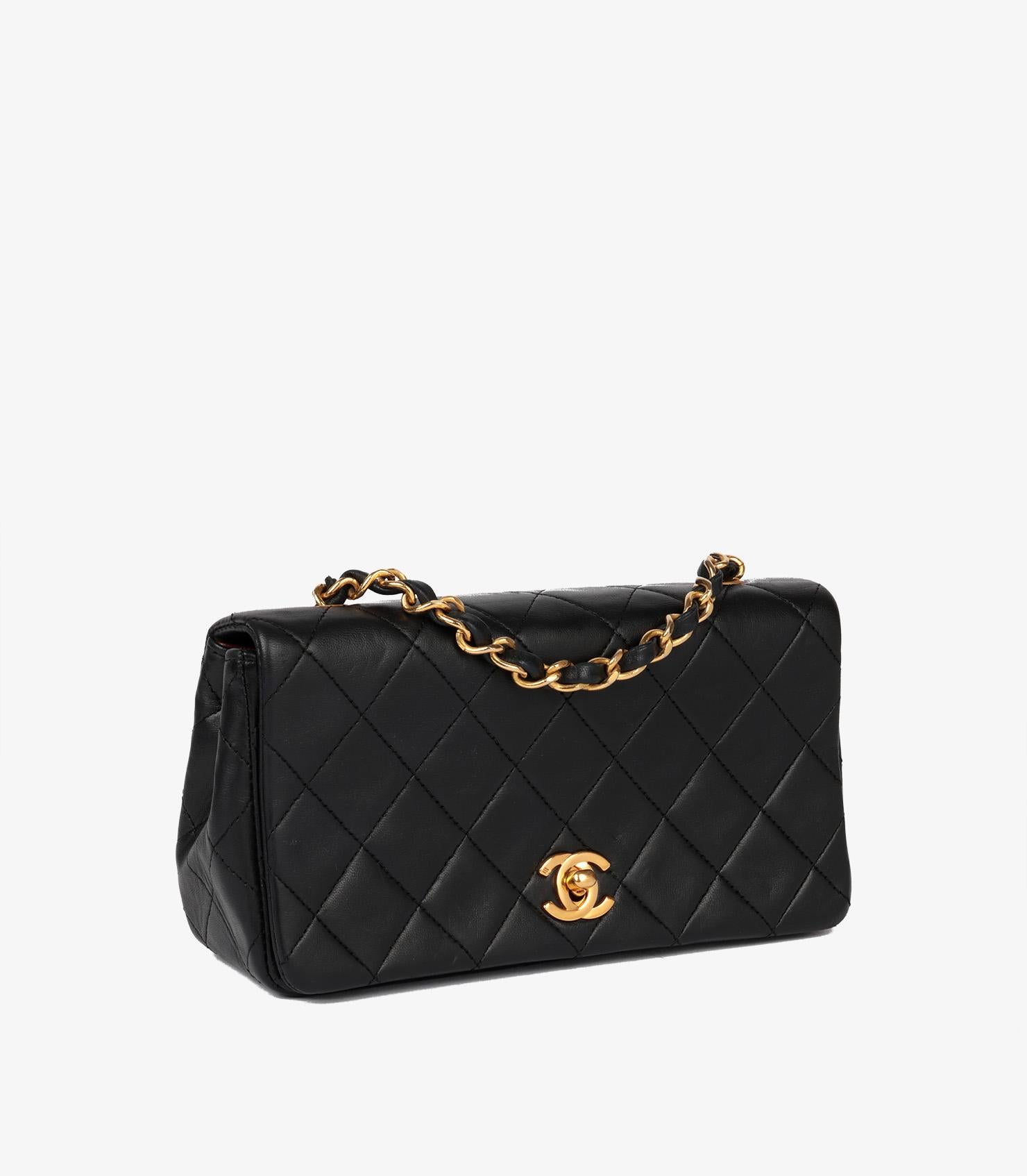 Noir Chanel - Mini sac à rabat rectangulaire en cuir d'agneau matelassé vintage - noir