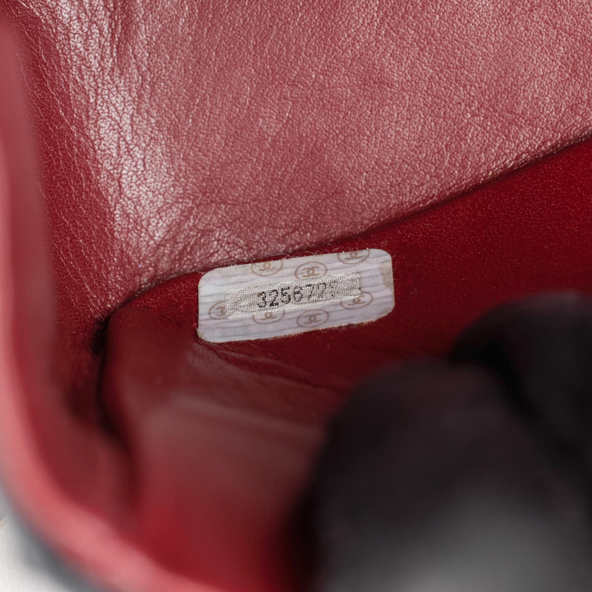 CHANEL Schwarze klassische Vintage-Doppelklappentasche aus gestepptem Lammfell im Angebot 7