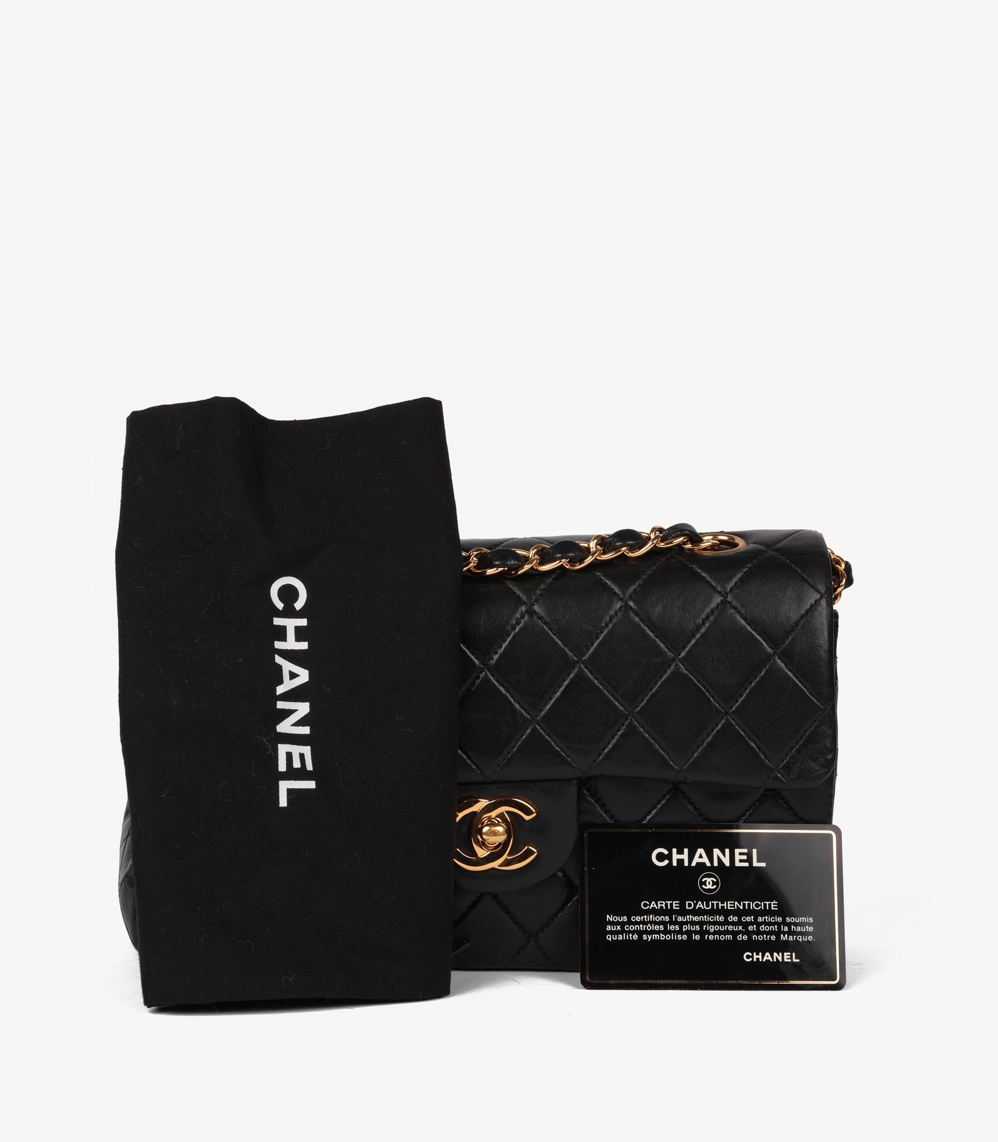 Chanel - Petit sac classique à double rabat en cuir d'agneau matelassé - Vintage - noir en vente 7