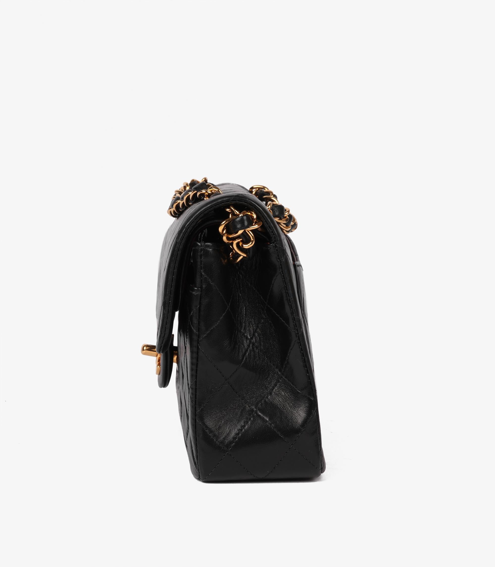 Chanel - Petit sac classique à double rabat en cuir d'agneau matelassé - Vintage - noir en vente 2