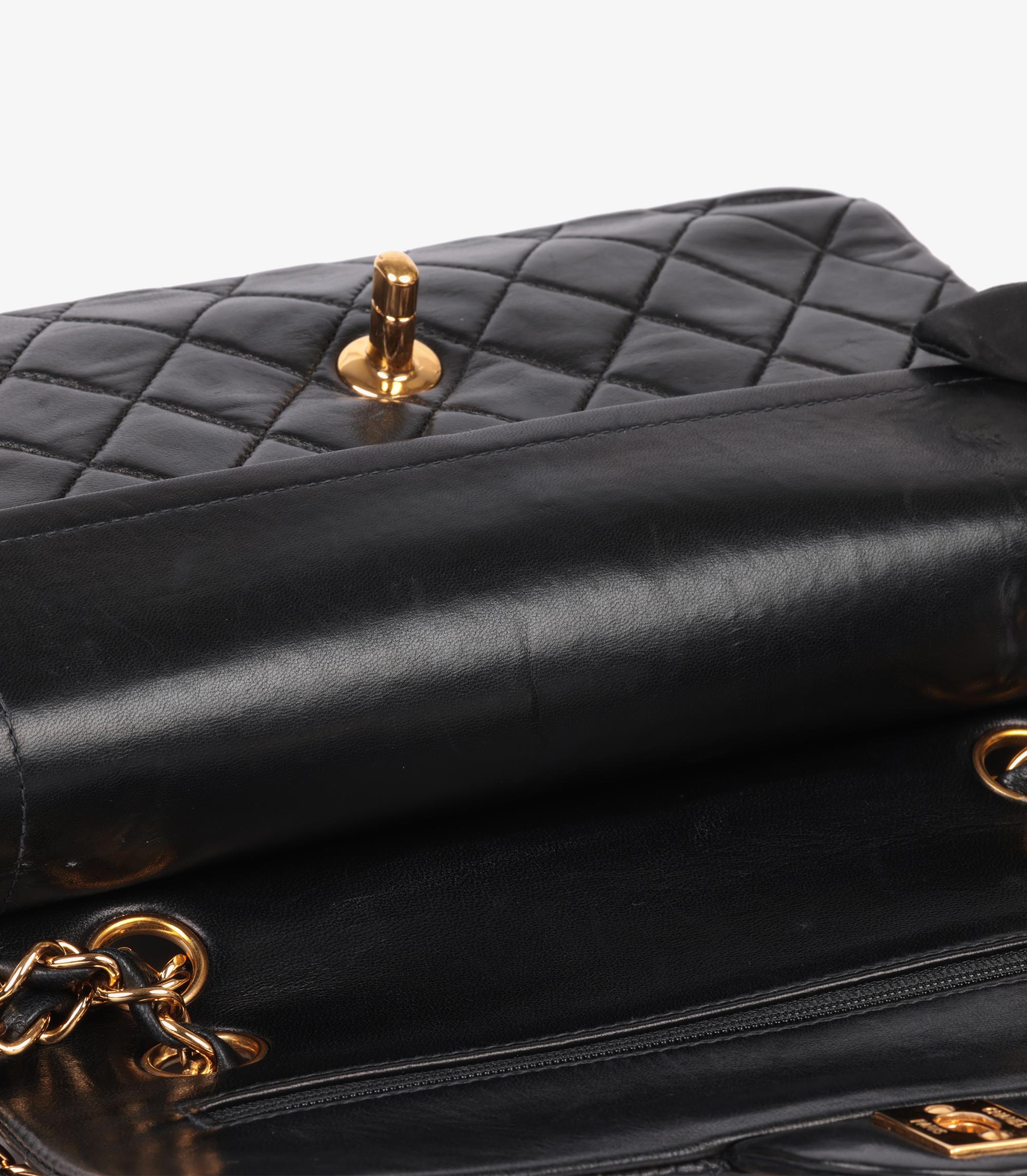 Chanel - Petit sac classique à double rabat en cuir d'agneau matelassé - Vintage - noir en vente 4