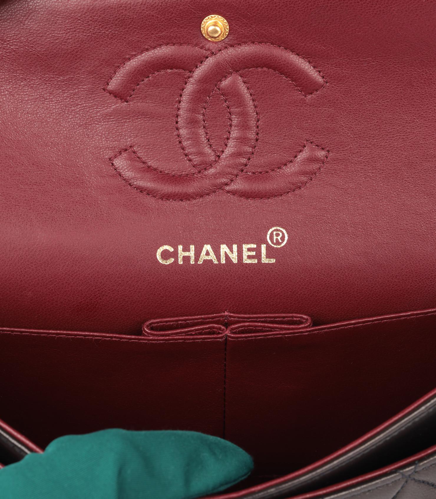 Chanel Schwarzes gestepptes Lammfell Vintage Small Classic Double Flap Tasche im Angebot 4