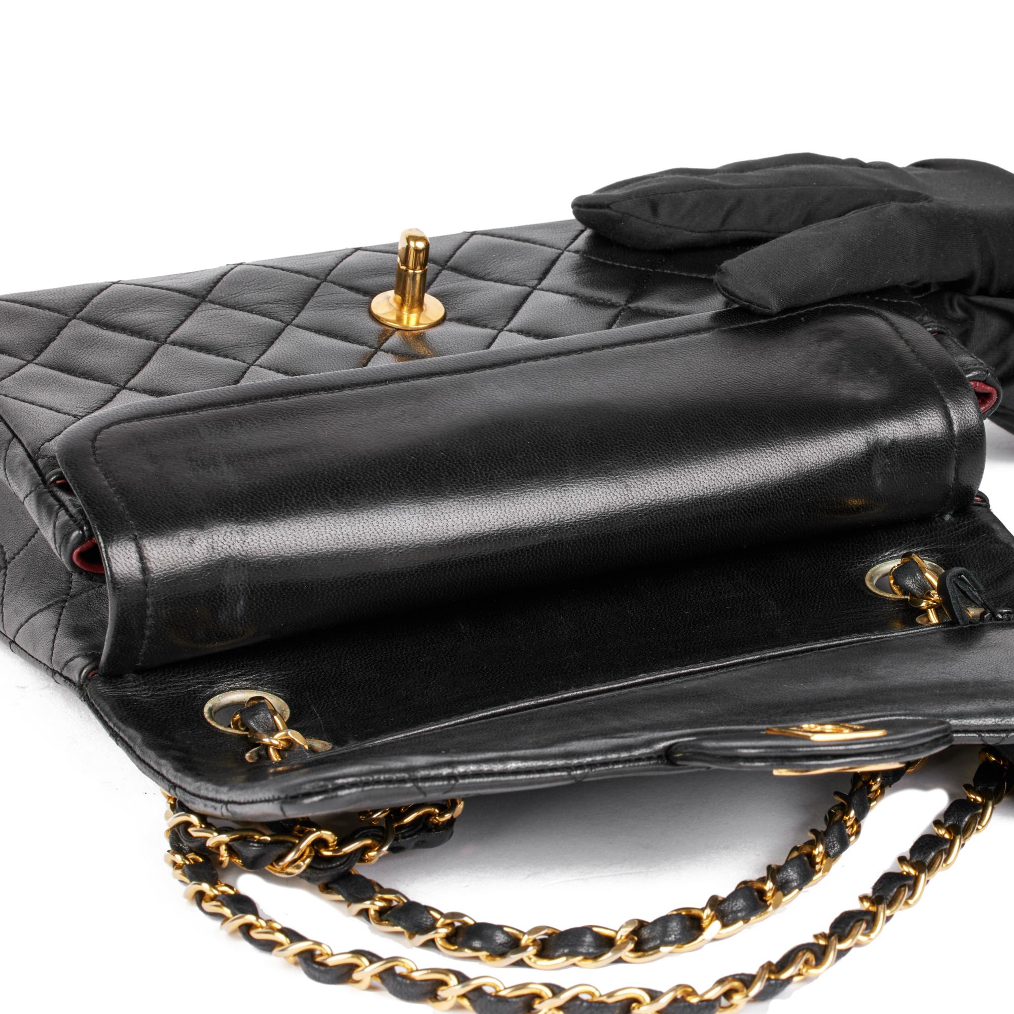 CHANEL Schwarze klassische Vintage-Doppelklappentasche aus gestepptem Lammfell im Angebot 5