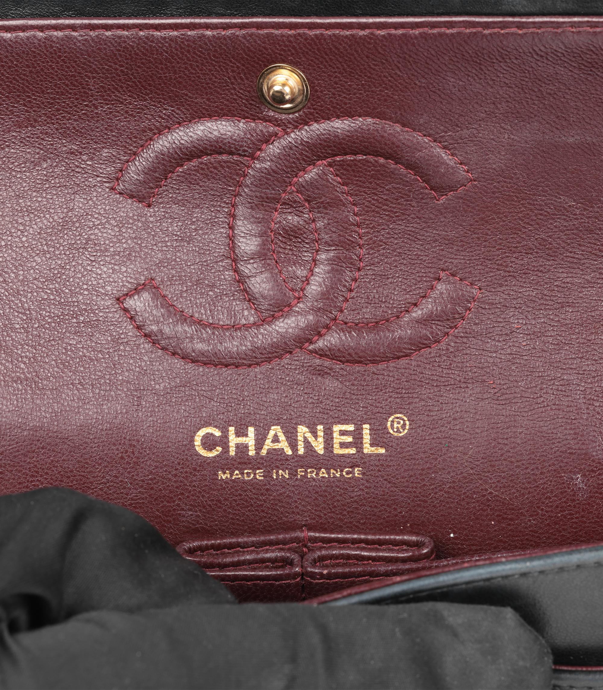 Chanel - Petit sac classique à double rabat en cuir d'agneau matelassé - Vintage - noir en vente 4