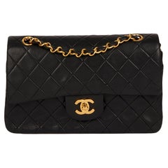 CHANEL Petit sac à double rabat classique vintage en cuir d
agneau matelassé noir