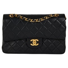 CHANEL Petit sac à double rabat classique vintage en cuir d
agneau matelassé noir