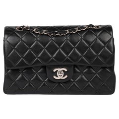 Chanel Schwarzes gestepptes Lammfell Vintage Small Classic Double Flap Tasche