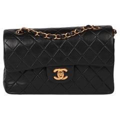 Chanel - Petit sac classique à double rabat en cuir d'agneau matelassé - Vintage - noir