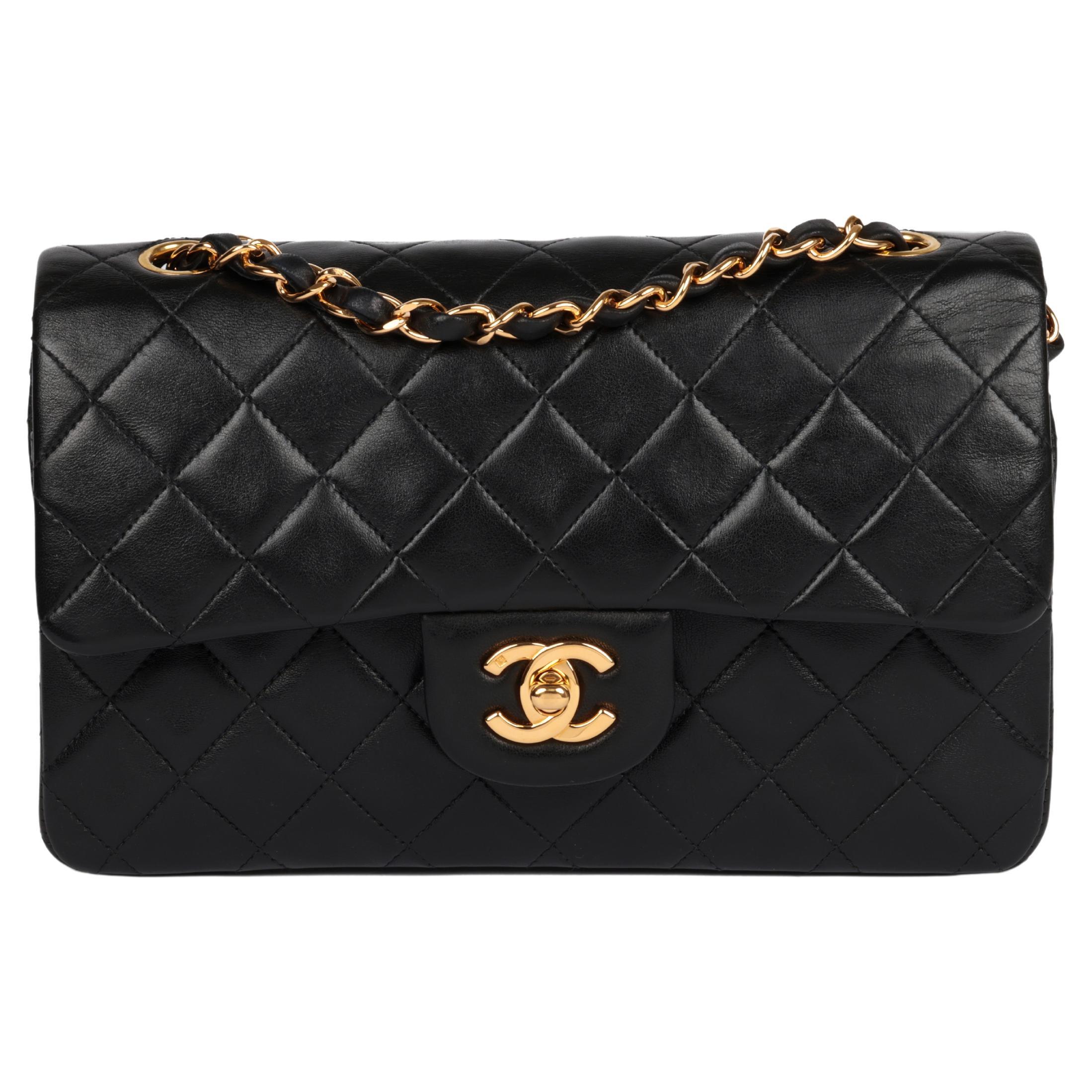 Chanel Schwarzes gestepptes Lammfell Vintage Small Classic Double Flap Tasche