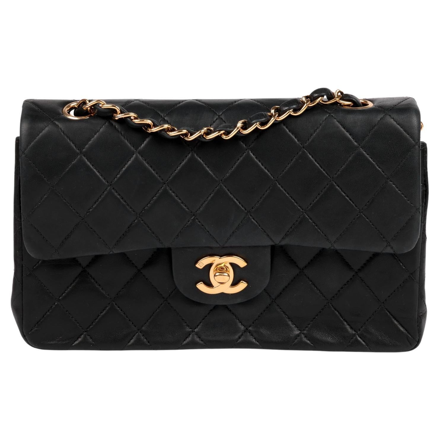 Chanel Schwarzes gestepptes Lammfell Vintage Small Classic Double Flap Tasche