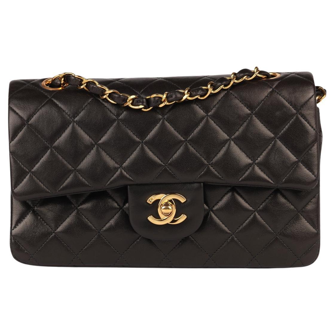Chanel Schwarzes gestepptes Lammfell Vintage Small Classic Double Flap Tasche