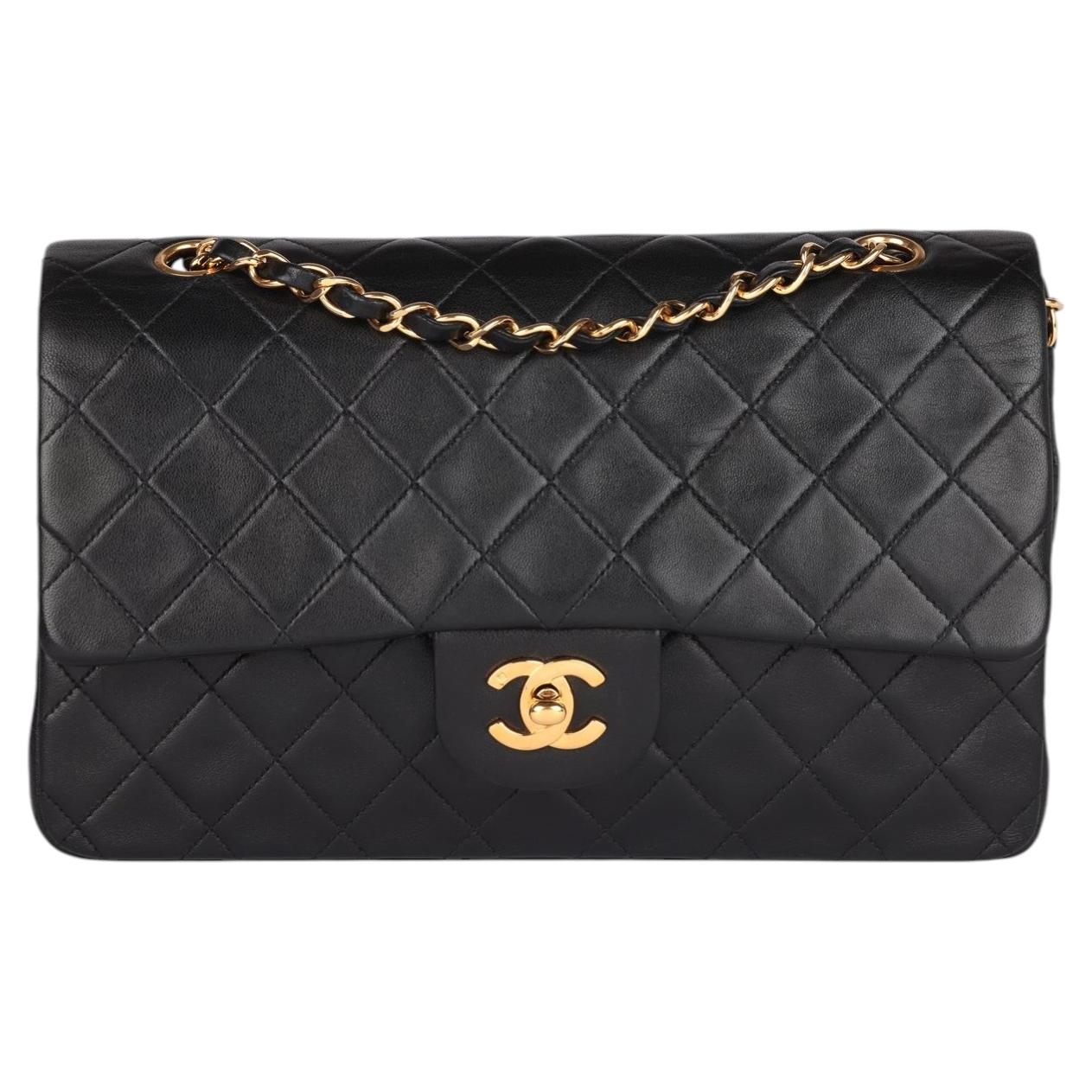 Chanel Schwarzes gestepptes Lammfell Vintage Small Classic Double Flap Tasche im Angebot