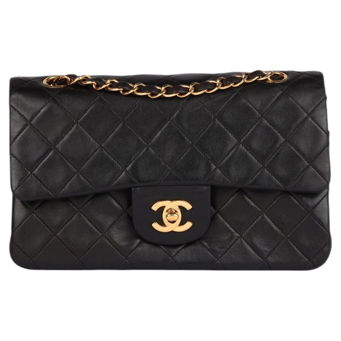Chanel - Petit sac classique à double rabat en cuir d'agneau matelassé - Vintage - noir