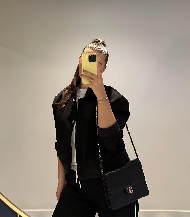 Chanel Black Quilted Lambskin Vintage Small Classic Single Flap Bag

Détails du produit
Xupes Ref : HB5921
Marque : Chanel
Modèle : Petit sac classique à rabat unique
Type : Shoulder, Crossbody
Numéro de série : 4035858
Âge : 1997
Accompagné de :