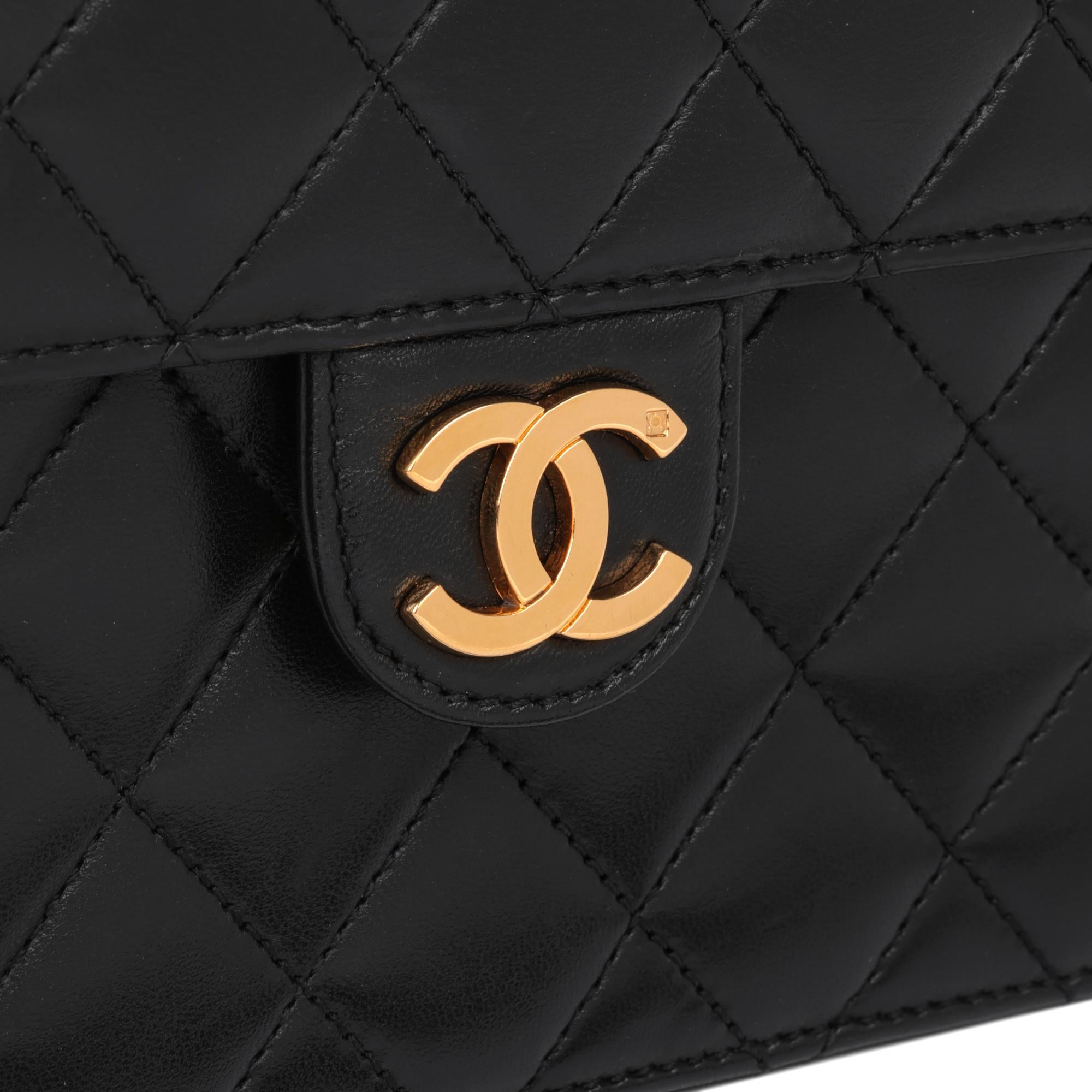 CHANEL Petit sac à rabat classique vintage en cuir d'agneau matelassé noir 3