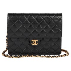 CHANEL Petit sac à rabat classique vintage en cuir d'agneau matelassé noir