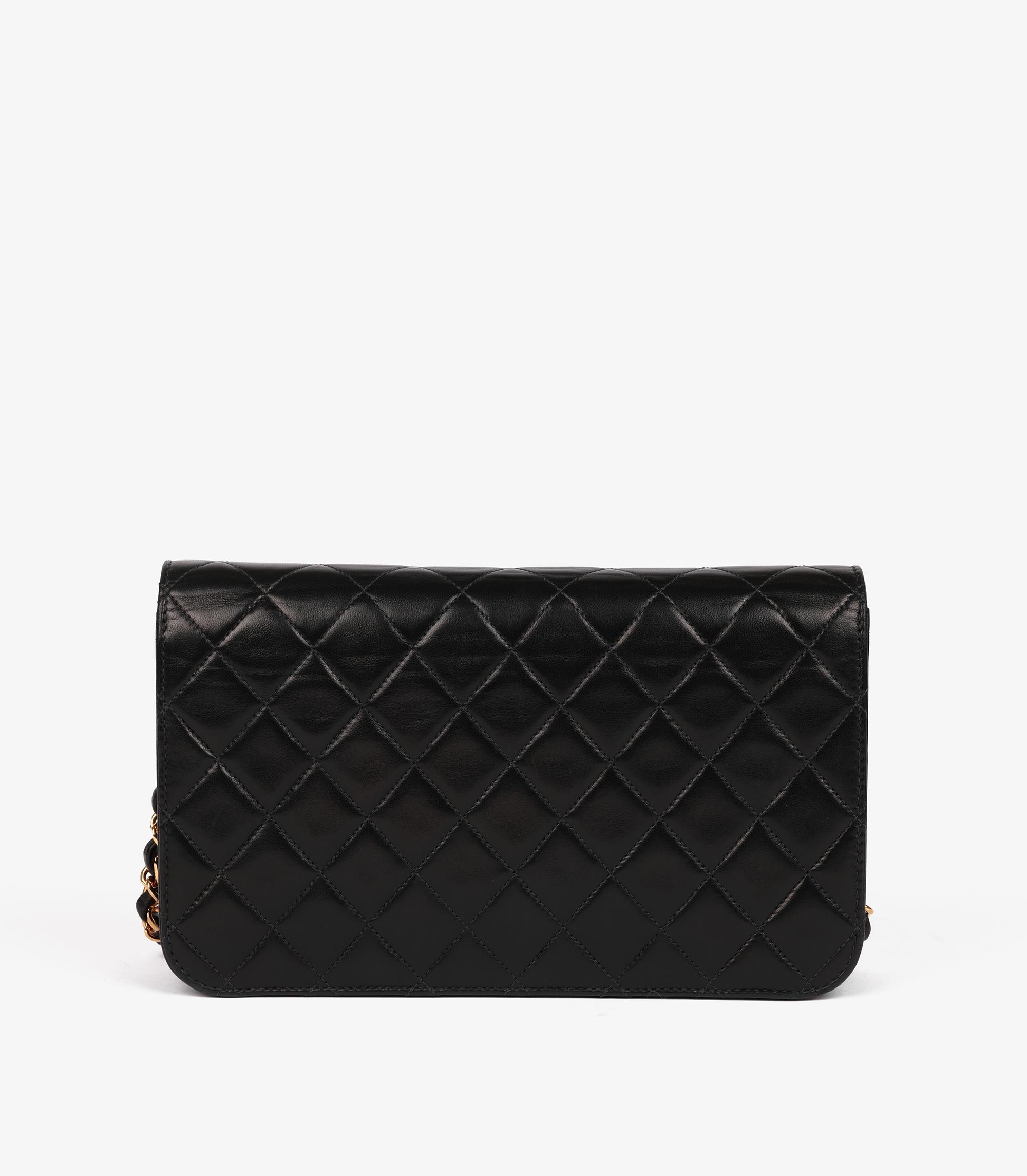 Women's or Men's Chanel Black Quilted Lambskin Vintage Small Classic Single Full Flap Bag For Sale