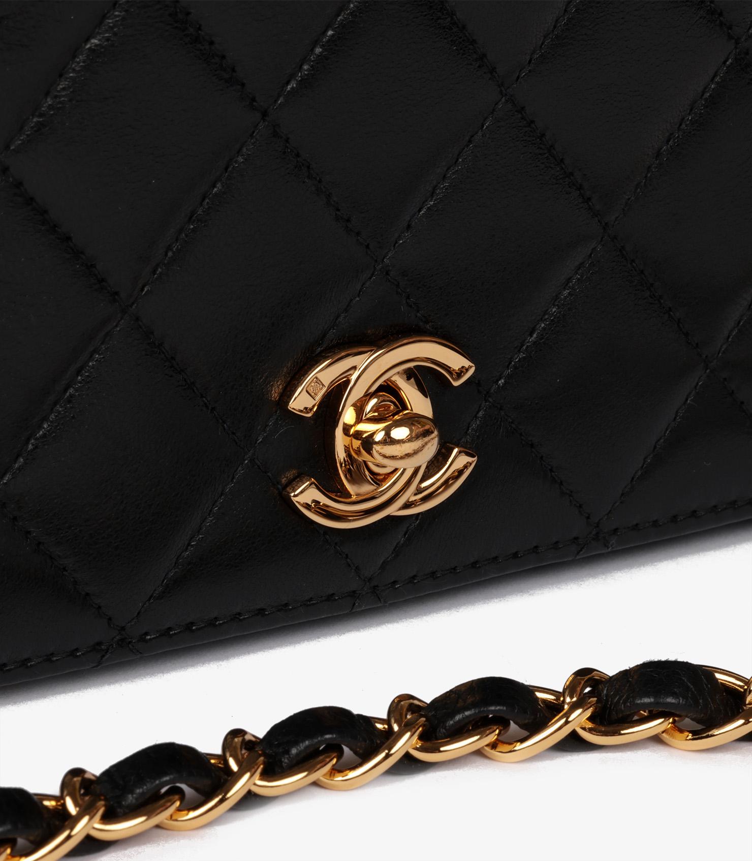 Chanel Black Quilted Lambskin Vintage Small Classic Single Full Flap Bag For Sale 4