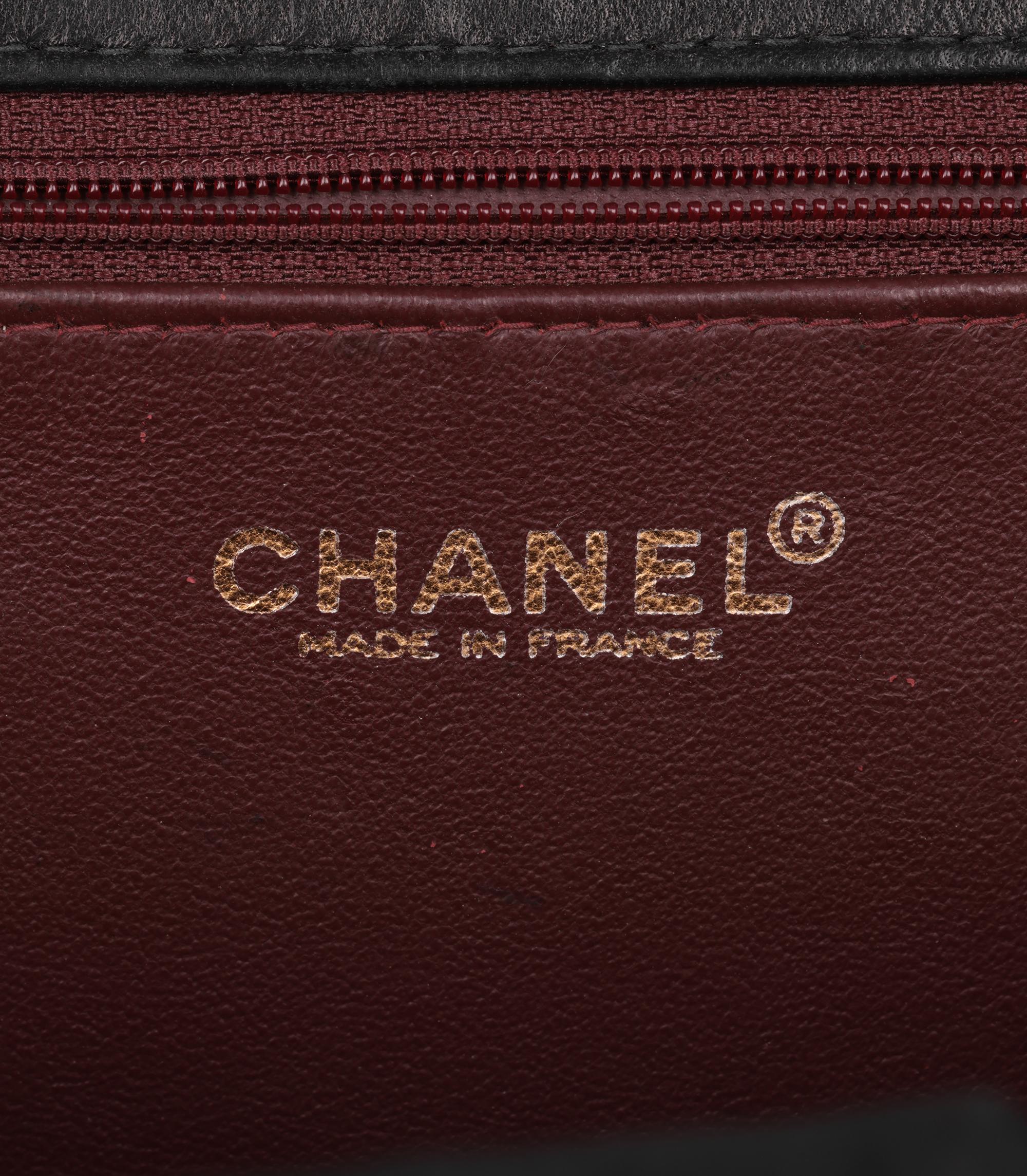 Chanel Black Quilted Lambskin Vintage Small Classic Single Full Flap Bag For Sale 4