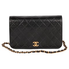 Chanel Schwarz Gestepptes Lammfell Vintage Klein Klassisch Einzelne Volle Klappe Tasche