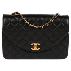Chanel Schwarzes gestepptes Lammfell Vintage Small Half Moon Classic Single Flap Bag