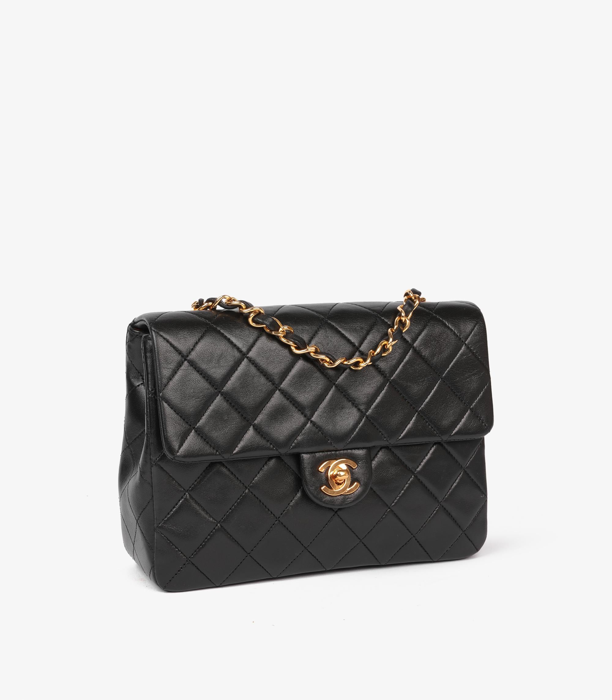 Chanel Mini Bolso Solapa Cuadrado Vintage Piel de Cordero Acolchada Negro en Excelente Estado en Bishop's Stortford, Hertfordshire