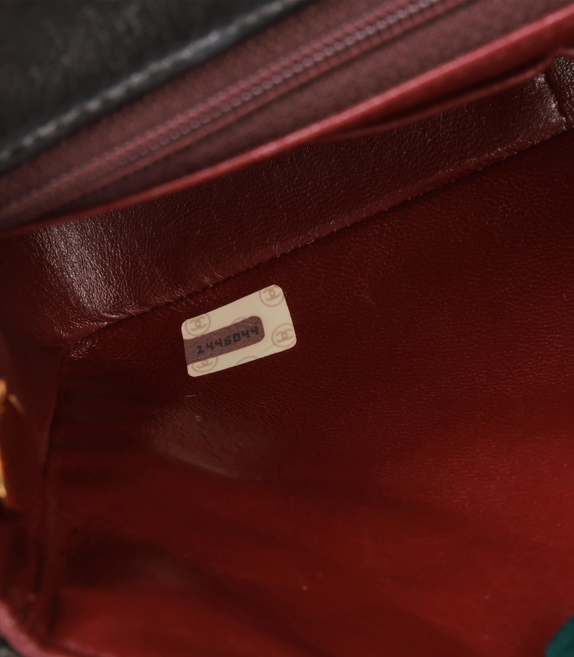 Chanel Mini Bolso Solapa Cuadrado Vintage Piel de Cordero Acolchada Negro 4