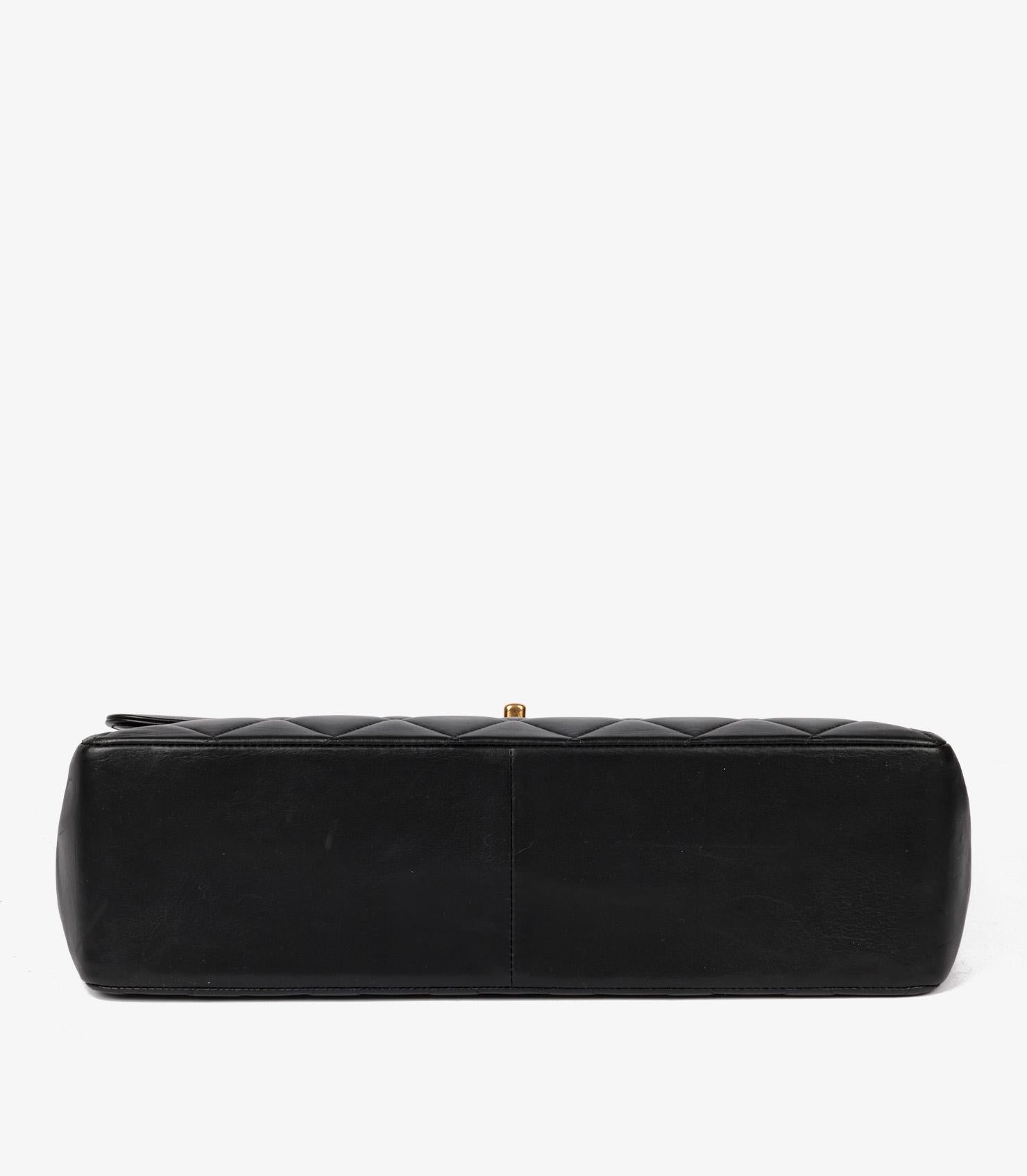 Chanel Noir Cuir d'agneau matelassé Vintage Timeless Maxi Jumbo Classic Flap Bag en vente 3