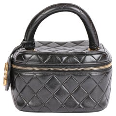 CHANEL Schwarzes gestepptes Lammfell Vintage Zeitloses Schleppetui