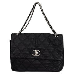 Borsa a tracolla grande trapuntata nera di Chanel