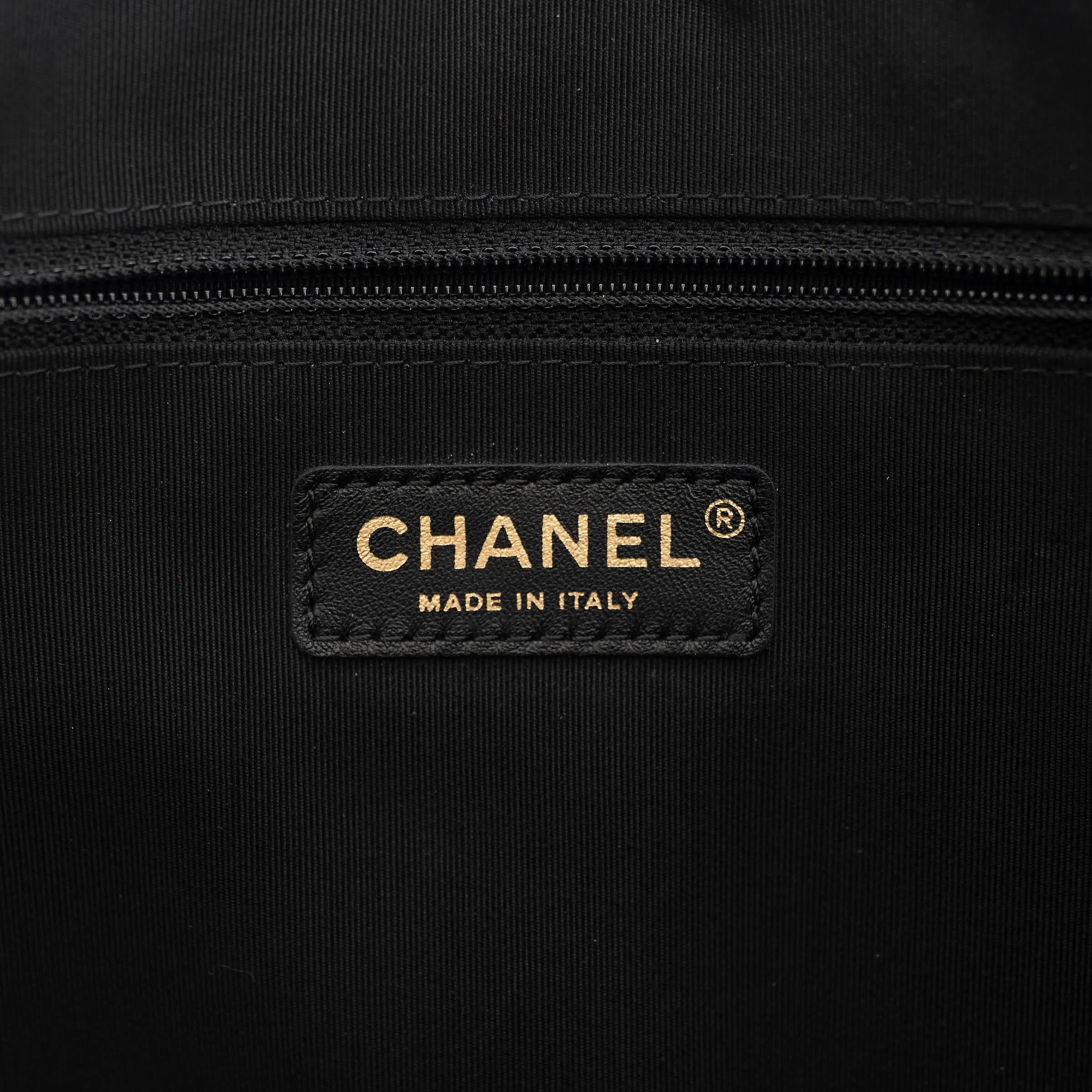 CHANEL noir cuir matelassé 16K GIRL CHANEL SMALL Pochette Sac à bandoulière en vente 3