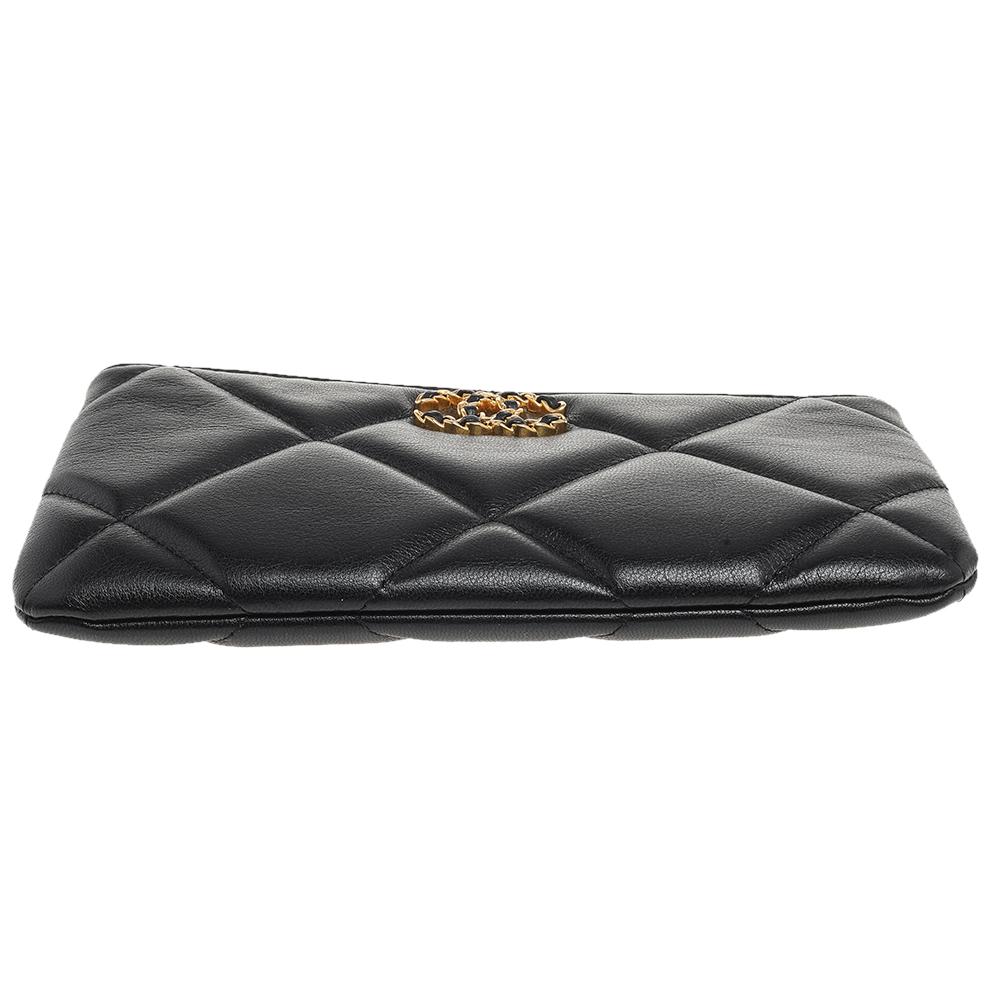 Chanel Black Quilted Leather 19 Pouch In New Condition In Dubai, Al Qouz 2