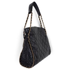 CHANEL schwarzes gestepptes Leder 2011 CHAIN ME UP MEDIUM Hobo Bag