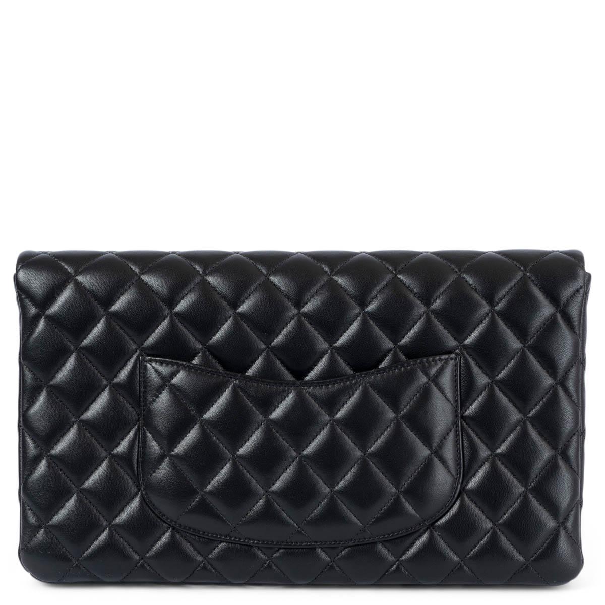 CHANEL 2020 20C FLAP Clutch aus schwarzem gestepptem Leder (Schwarz) im Angebot