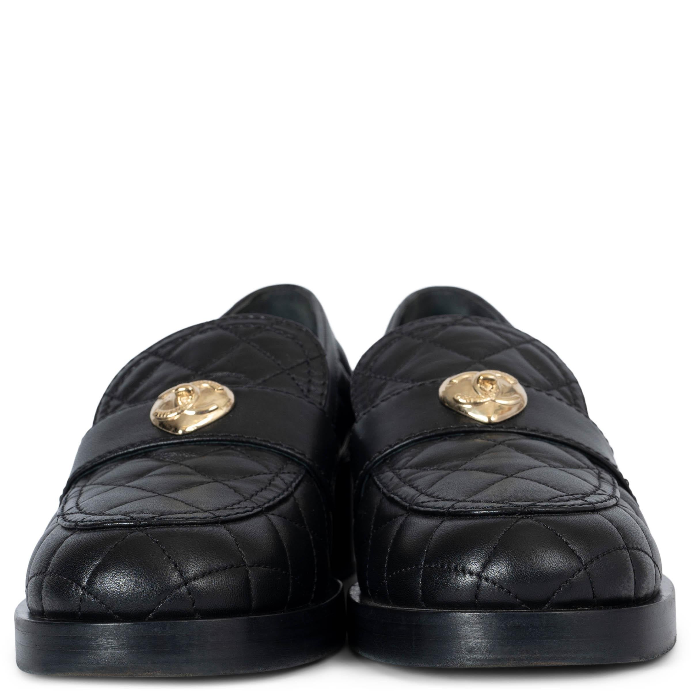 100% authentic Chanel loafers in black quilted lambskin leather. Feature decorative gold-tone CC heart turnlock on the front and chunky sole with block heel. Have been worn and are in excellent condition. 

2023 Paris-Monte Carlo