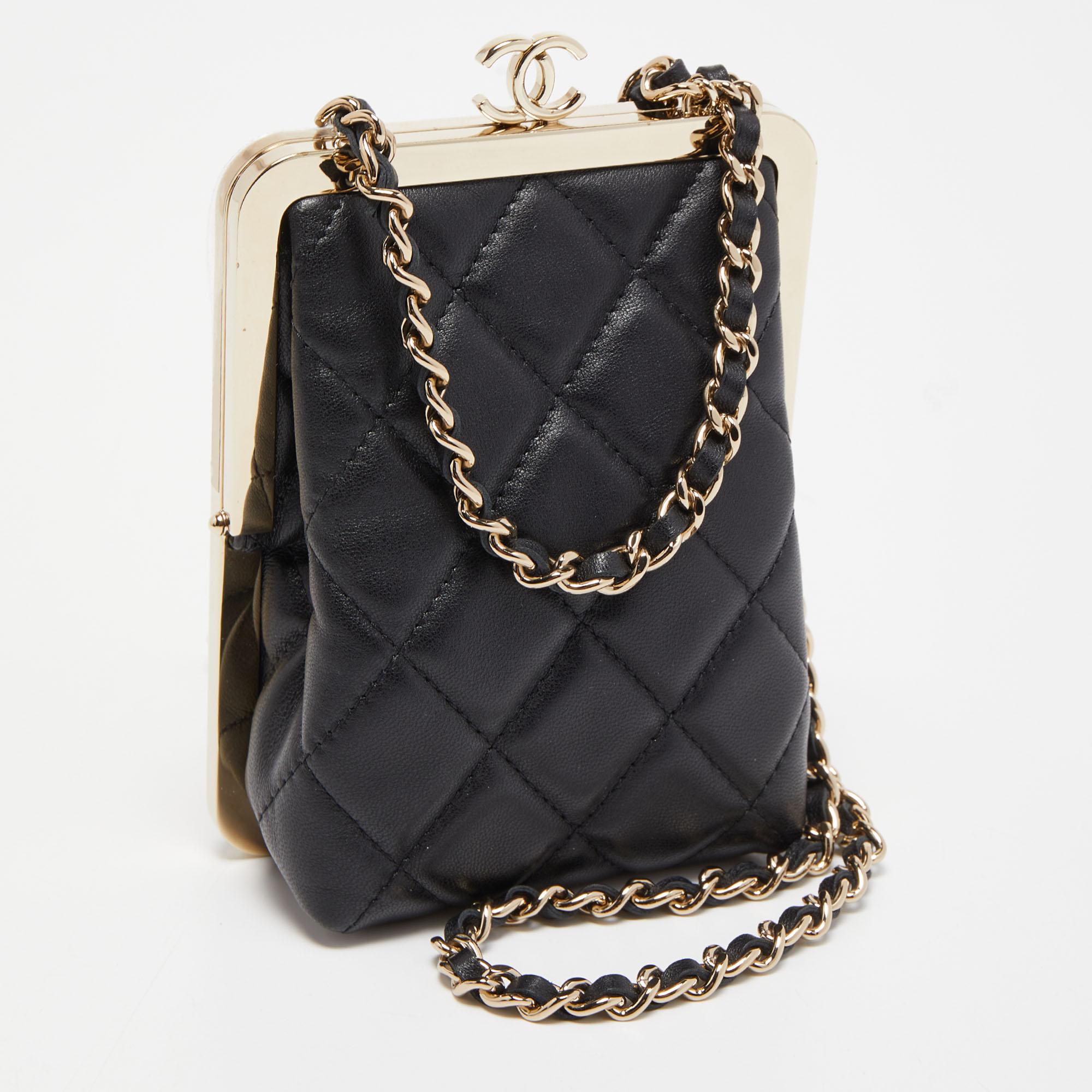 Chanel Black Quilted Leather and Plexiglass CC Chain Clutch In Good Condition In Dubai, Al Qouz 2