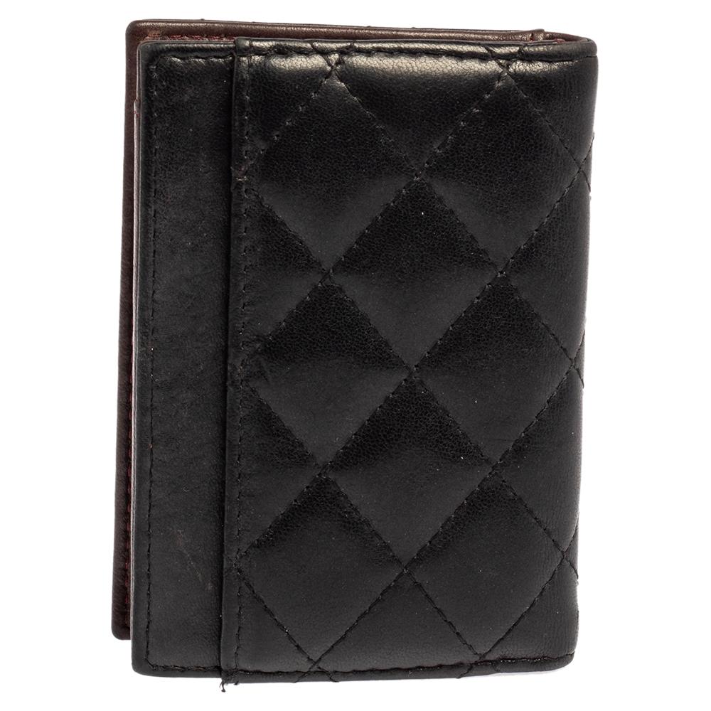 The cardholder can be as attractive as the handbags. This attractive cardholder by Chanel comes crafted in black quilted leather. The exterior features a CC gold-tone logo. The interior has slide pockets and an ID card/picture slot.


