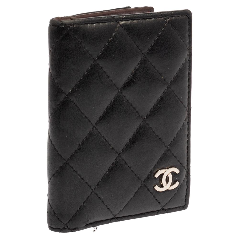 Chanel Black Quilted Leather Bifold Card Holder In Fair Condition In Dubai, Al Qouz 2