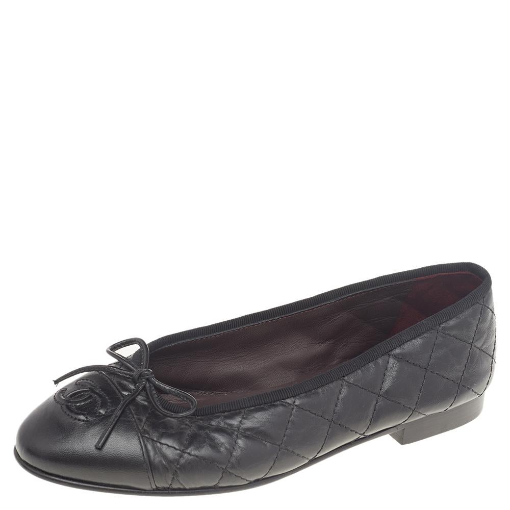 A common sight in the closets of fashionistas is a pair of Chanel ballet flats. They are perfect to wear on busy days and just stylish enough to assist one's style. These are crafted from black quilted leather and feature little bows and the CC logo