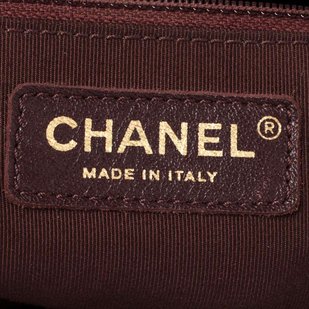 Chanel Schwarzes gestepptes Leder mit Knopfleiste Hobo 3