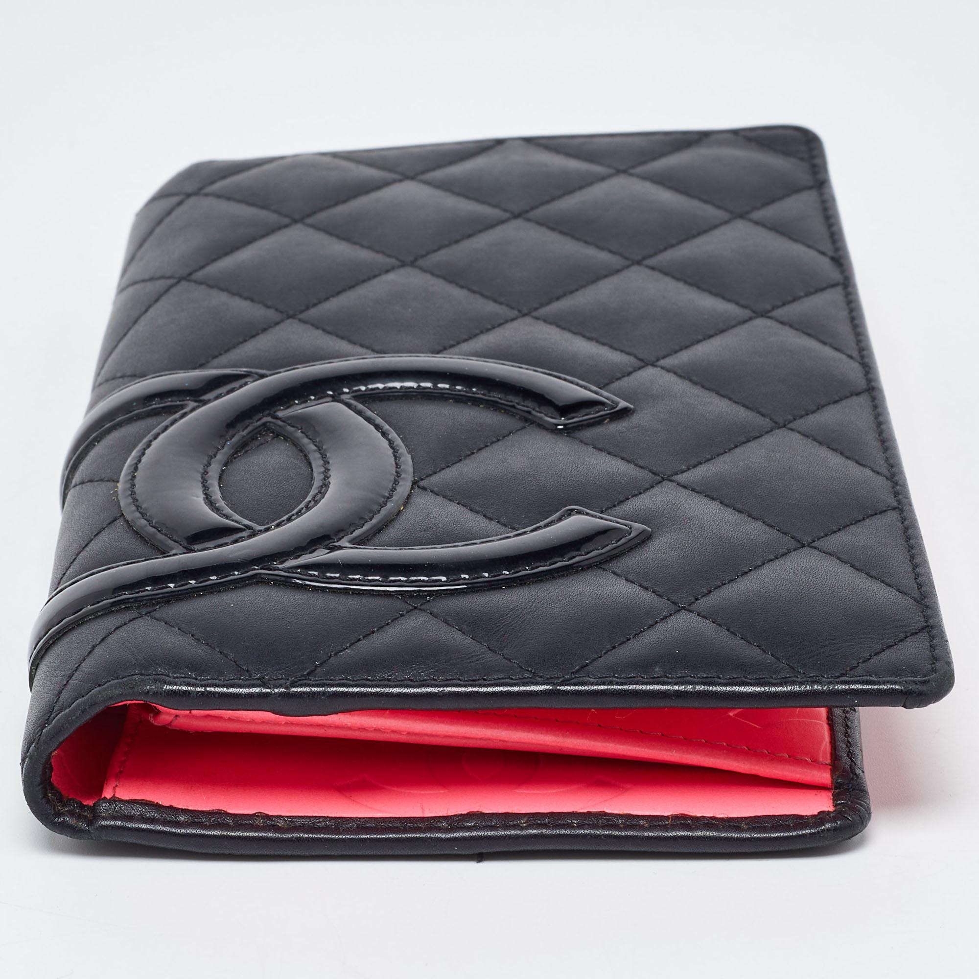 Women's Chanel Black Quilted Leather Cambon Ligne Bifold Wallet For Sale