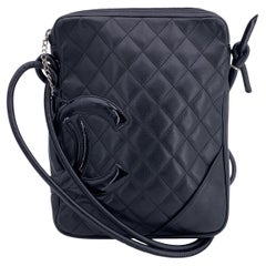 Chanel Schwarzes gestepptes Leder Cambon Ligne Vertikale Crossbody Tasche