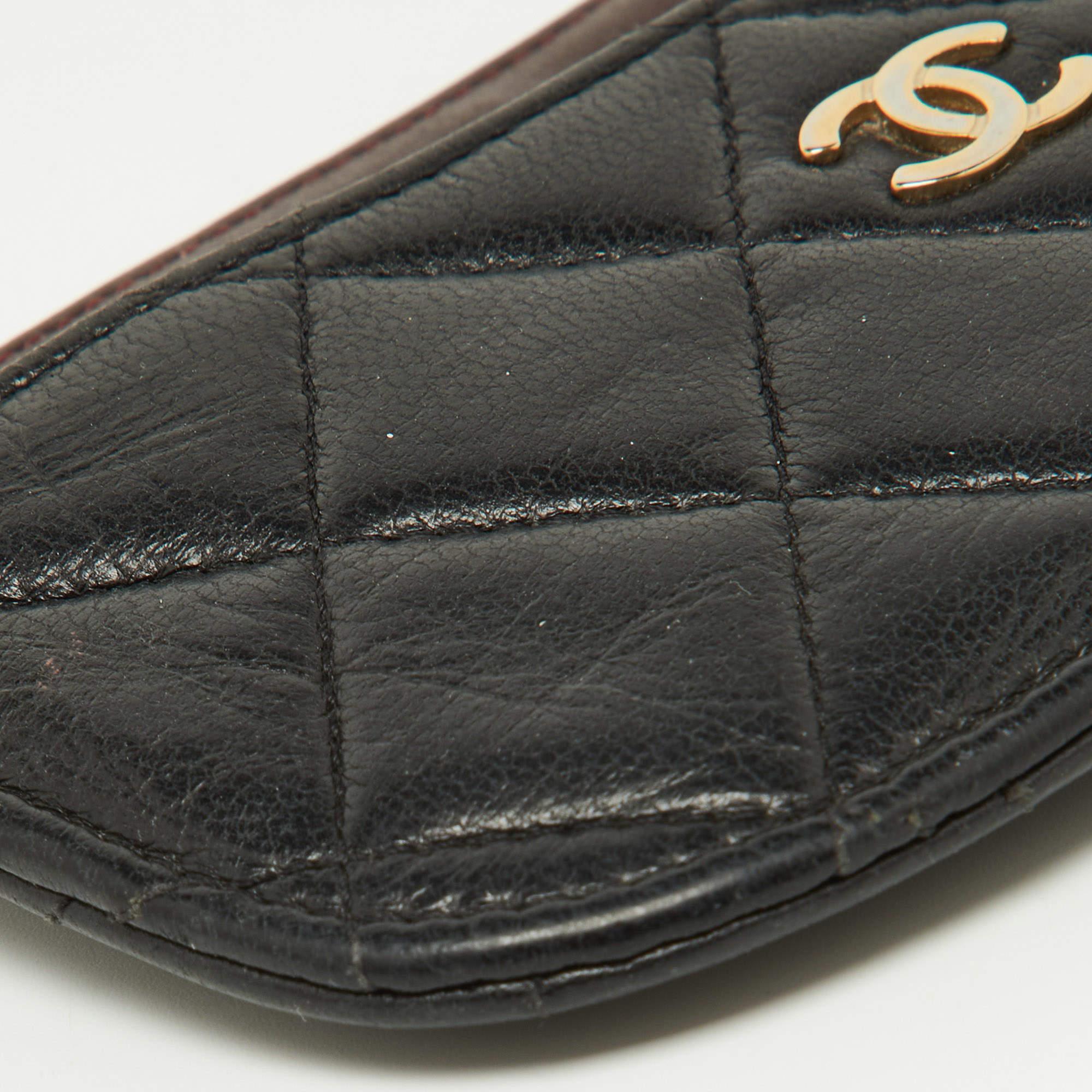 Chanel - Porte-cartes en cuir matelassé noir en vente 6