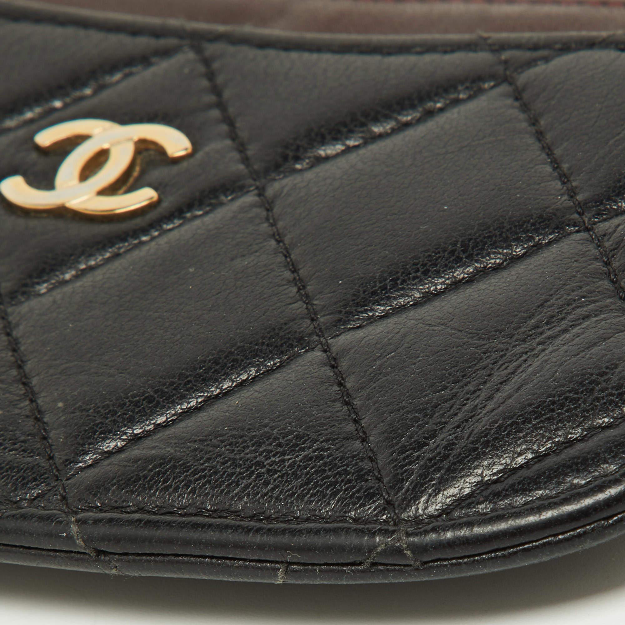 Chanel - Porte-cartes en cuir matelassé noir Pour femmes en vente