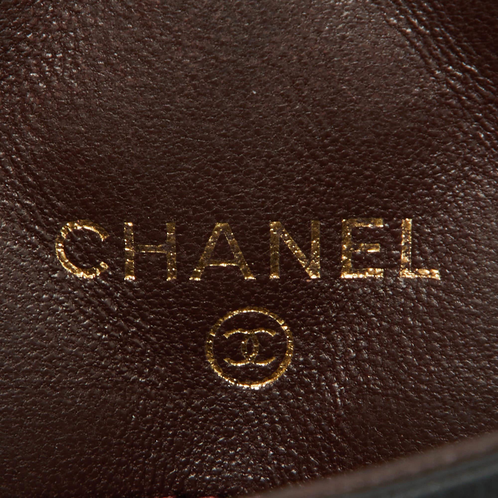 Chanel Schwarzer Kartenetui aus gestepptem Leder im Angebot 3