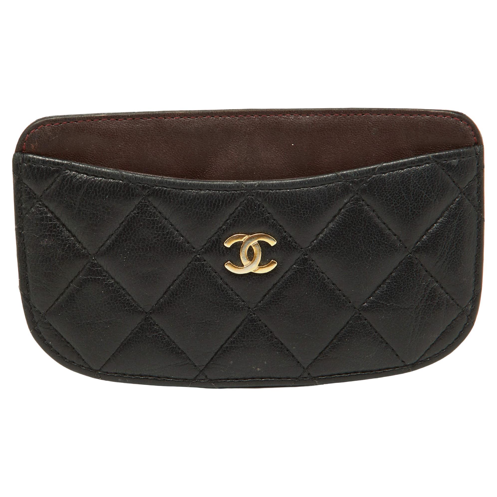 Chanel - Porte-cartes en cuir matelassé noir en vente