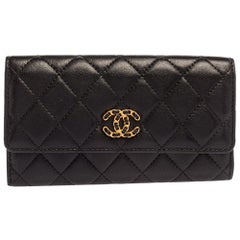 Chanel Portefeuille CC 19 en cuir matelassé noir