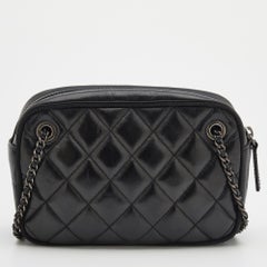 Chanel Schwarze gesteppte CC Ballerine Kameratasche aus Leder