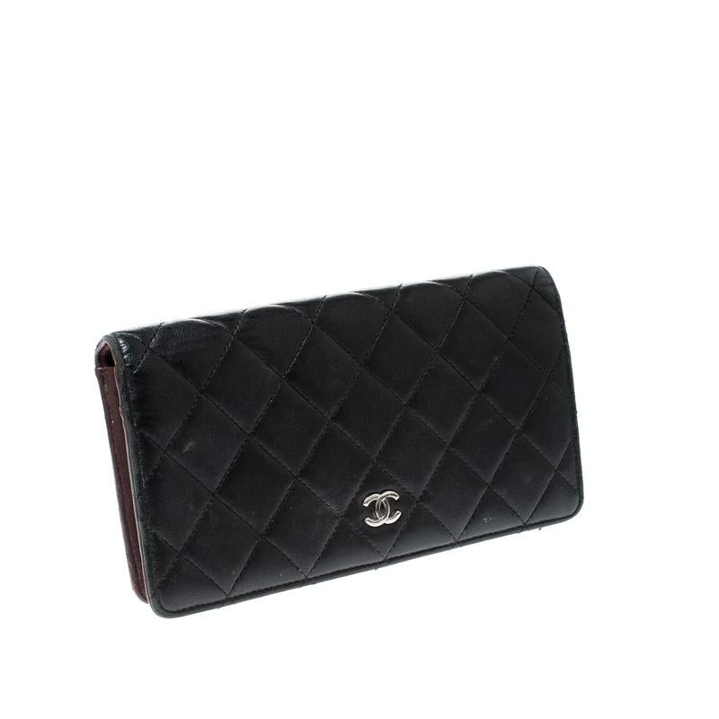 Chanel Black Quilted Leather CC Bifold Long Wallet In Good Condition In Dubai, Al Qouz 2