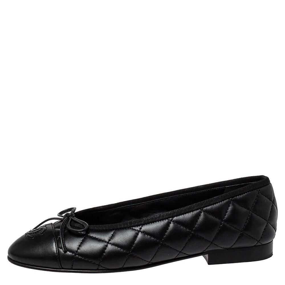 Chanel Black Quilted Leather CC Bow Ballet Flats Size 35.5 In Good Condition In Dubai, Al Qouz 2